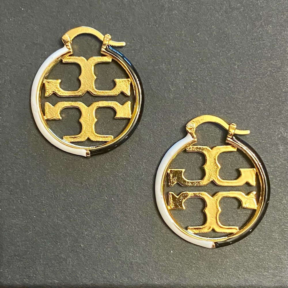 Women’s earrings